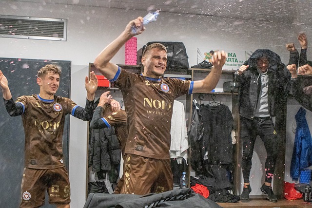 尤其是对波 尤其是对波